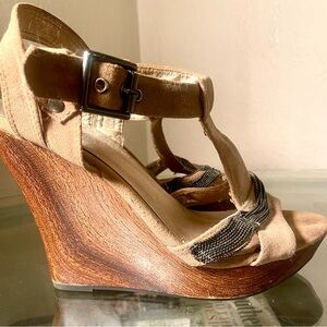 Women’s Tan Suede Wedges with Chain Detail SZ 8